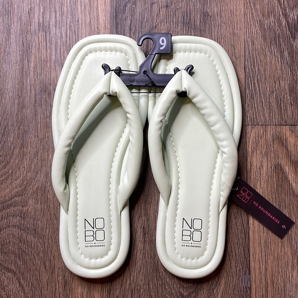 NWT No Boundaries Pastel Green Puffy Memory Foam Flip Flop